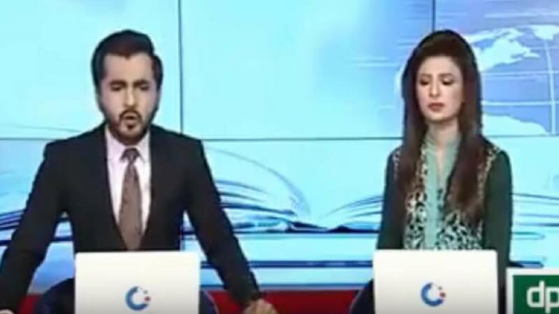 Pakistan Anchors Figthing
