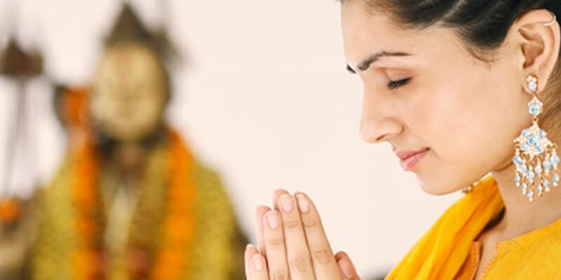 Woman praying to Hindu god