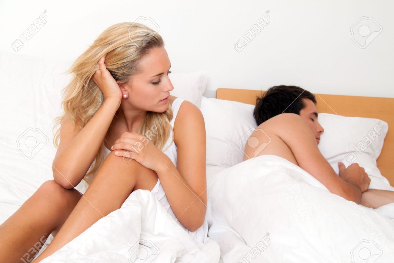 7808384-A-young-couple-in-bed-has-problems-and-crisis-Divorce-and-separation--Stock-Photo