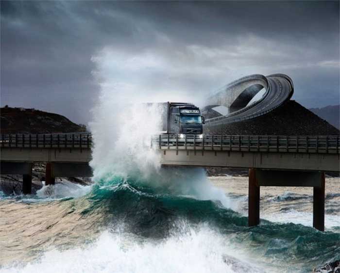 11 Most Terrifying And Horrific Bridges For Adventurous Geeks : A incredible image showing a beautiful view. The colors are striking and combination ideally. The arrangement is wonderful, and the particulars are very sharp.