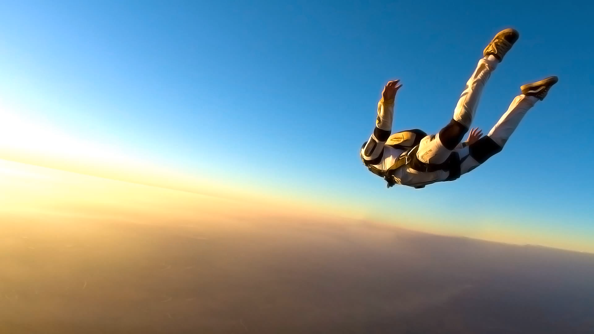 This US Daredevil Is Going To Experiment Skydive Without Parachute And Wingsuit