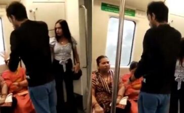 Delhi Metro Fight Couple Aunties