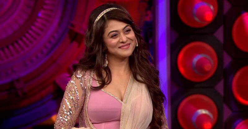 Falaq Naaz Controversies