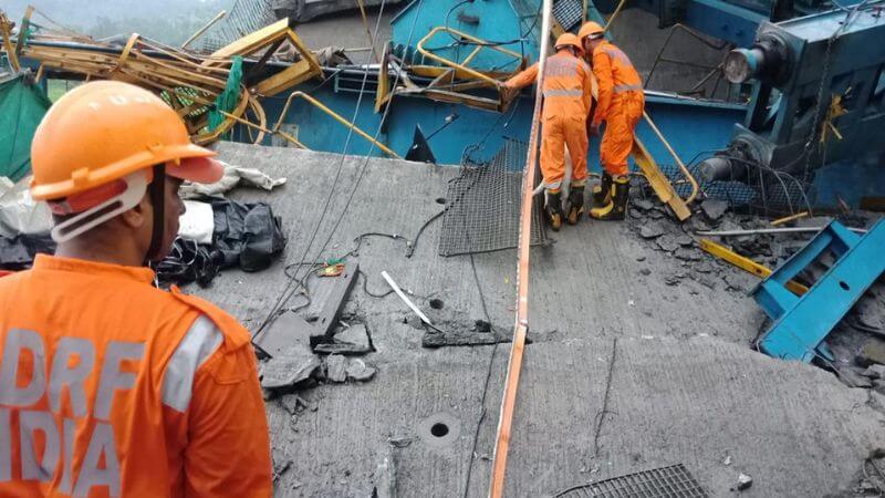 Girder Launching Machine Collapses