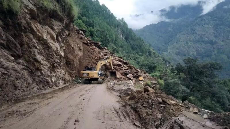 Landslide On Kedarnath Yatra Route