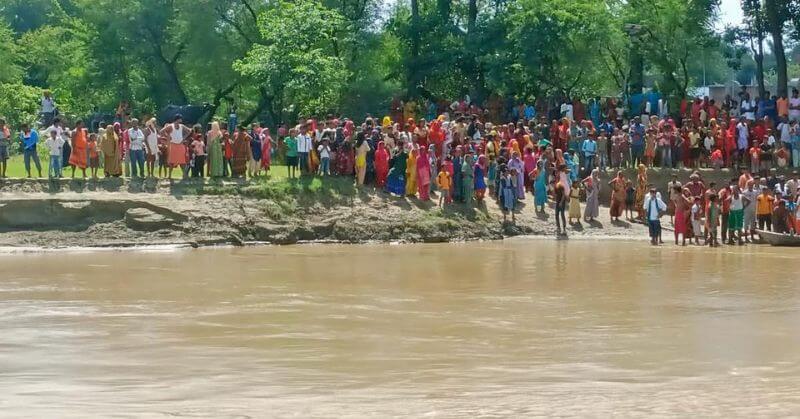 Boat Carrying Children Capsizes Bihar