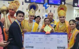 Passengers Dressed Ram Hanuman First Ayodhya Ahmedabad Flight