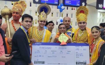 Passengers Dressed Ram Hanuman First Ayodhya Ahmedabad Flight