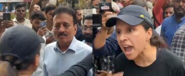 Mumbai Woman Confronts Minister Girish Mahajan