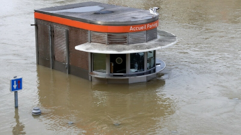Shop flooded in Paris