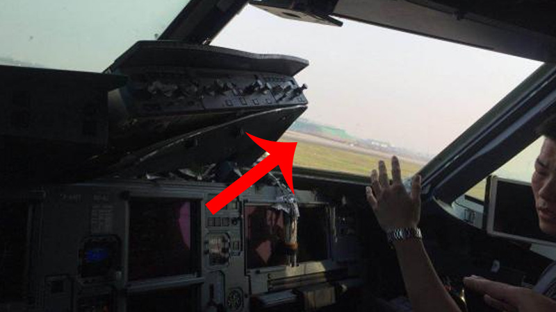Chinese Airline Window Rips Open