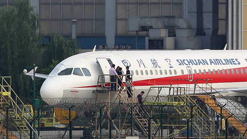 Chinese Airline Window Rips Open