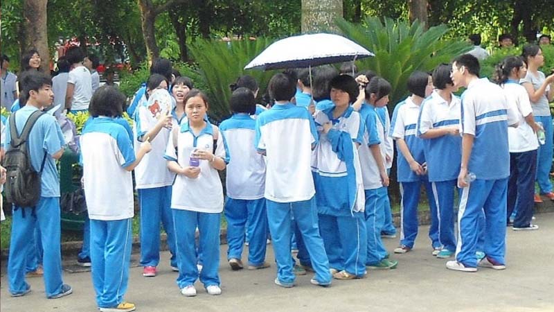 Chinese students have a few sets of uniform