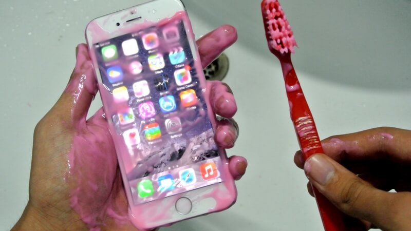 Smartphone Tips Fix Screen Scratches By Toothpaste