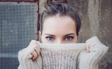 Girl eye contact lens