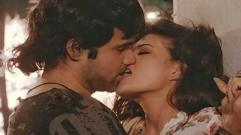 Murder 2 Kissing Scene