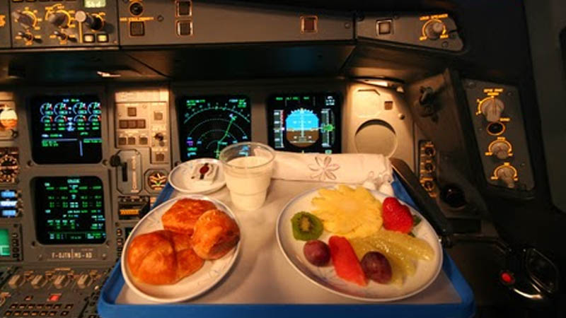 Pilots eat different meals