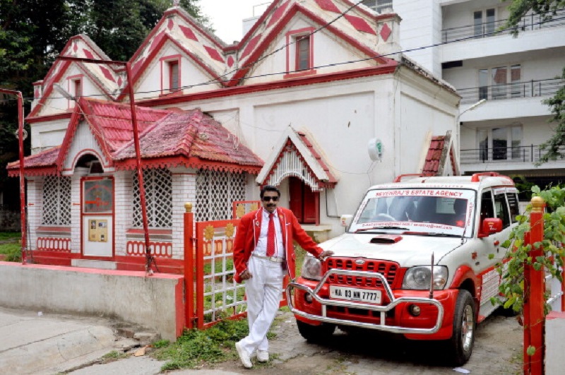 Red and white family_1