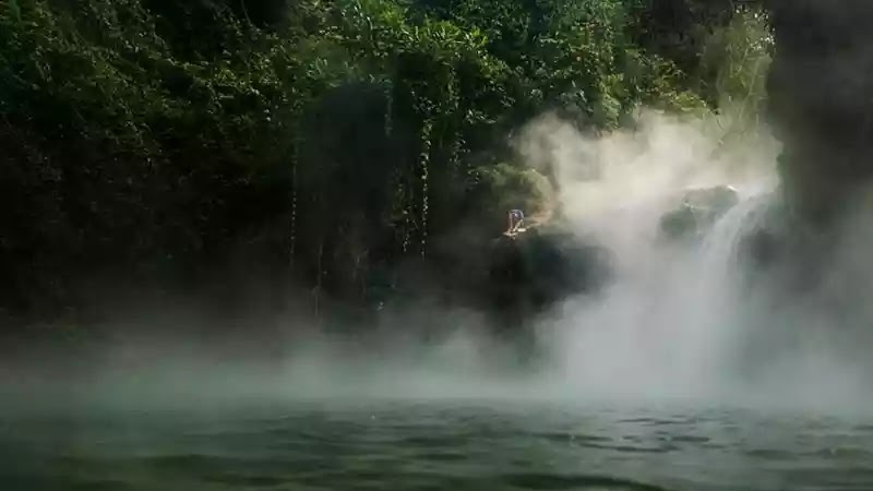 Boiling river in Peru is so hot