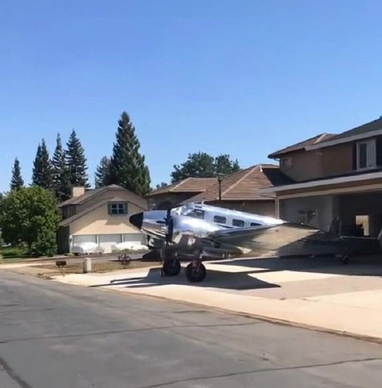 Cameron Airpark In California, A Town Where Everyone Has Airplanes