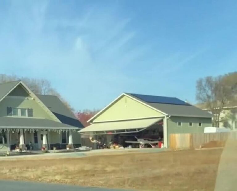 Cameron Airpark In California, A Town Where Everyone Has Airplanes