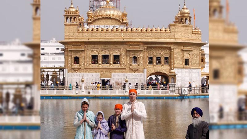 Justin Trudeau and his family visit holy Sikh shrine of Golden temple