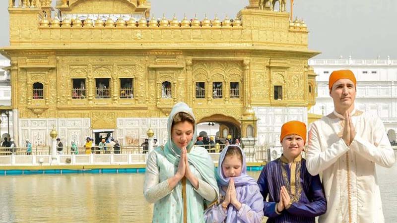 The visiting PM prayed at the sanctum sanctorum of the temple