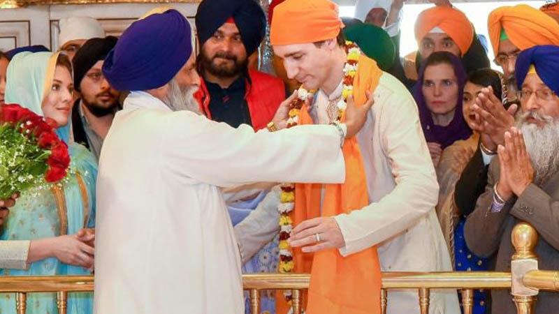 PM welcomed at the golden temple