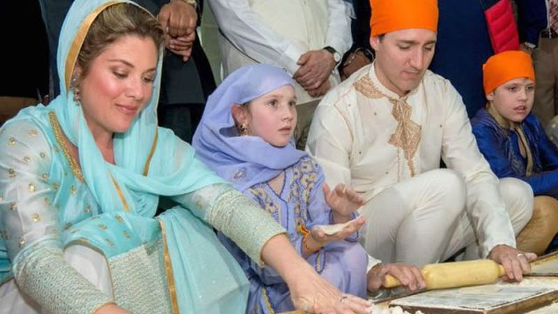 Canadian PM makes rotis at langar