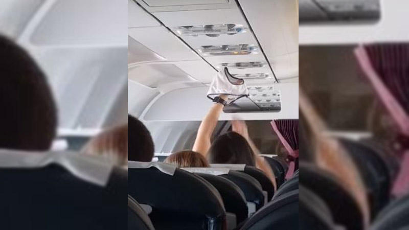 Lady dried her underwear in aeroplane