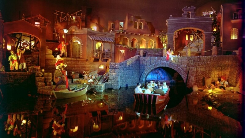 pirates of the caribbean ride Disneyland